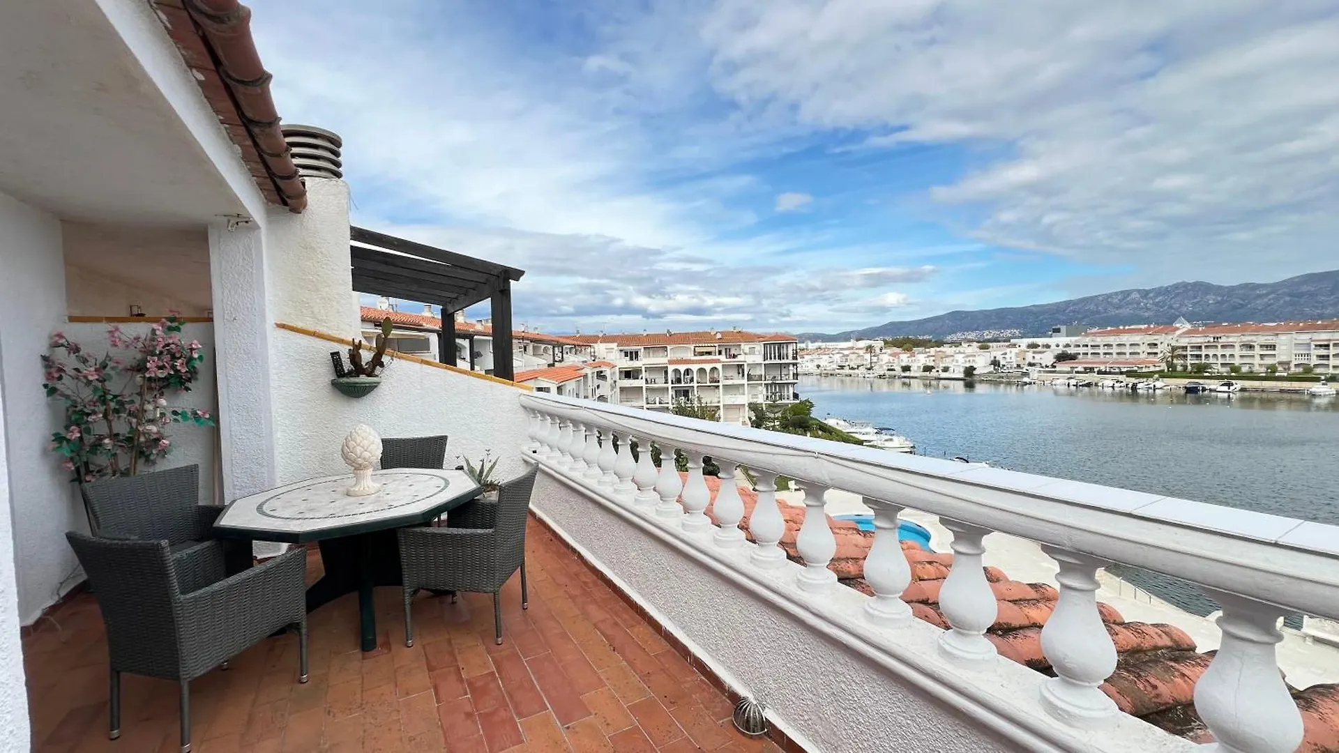 아파트 Apartamento Gran Lago Con Vistas Al Canal 엠푸리아브라바